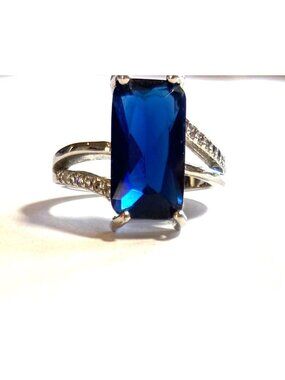 Genuine Tested Sapphire Silvertone Ring Sz8 W/Rectangular Stone &Accent Crystals